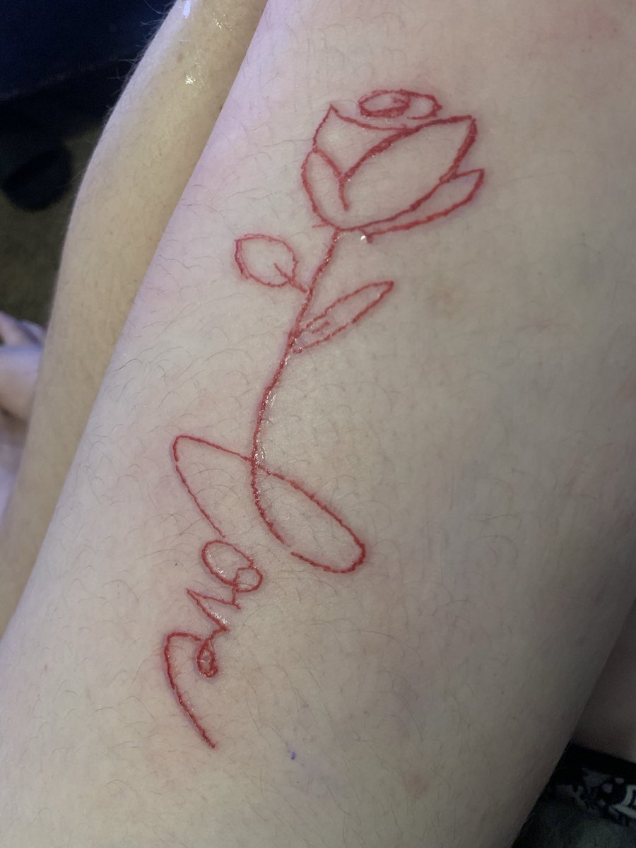 ElleTheGoodxD's tweet photo. New ink and a new favorite dress ;3 https://t.co/WfksosY4uw