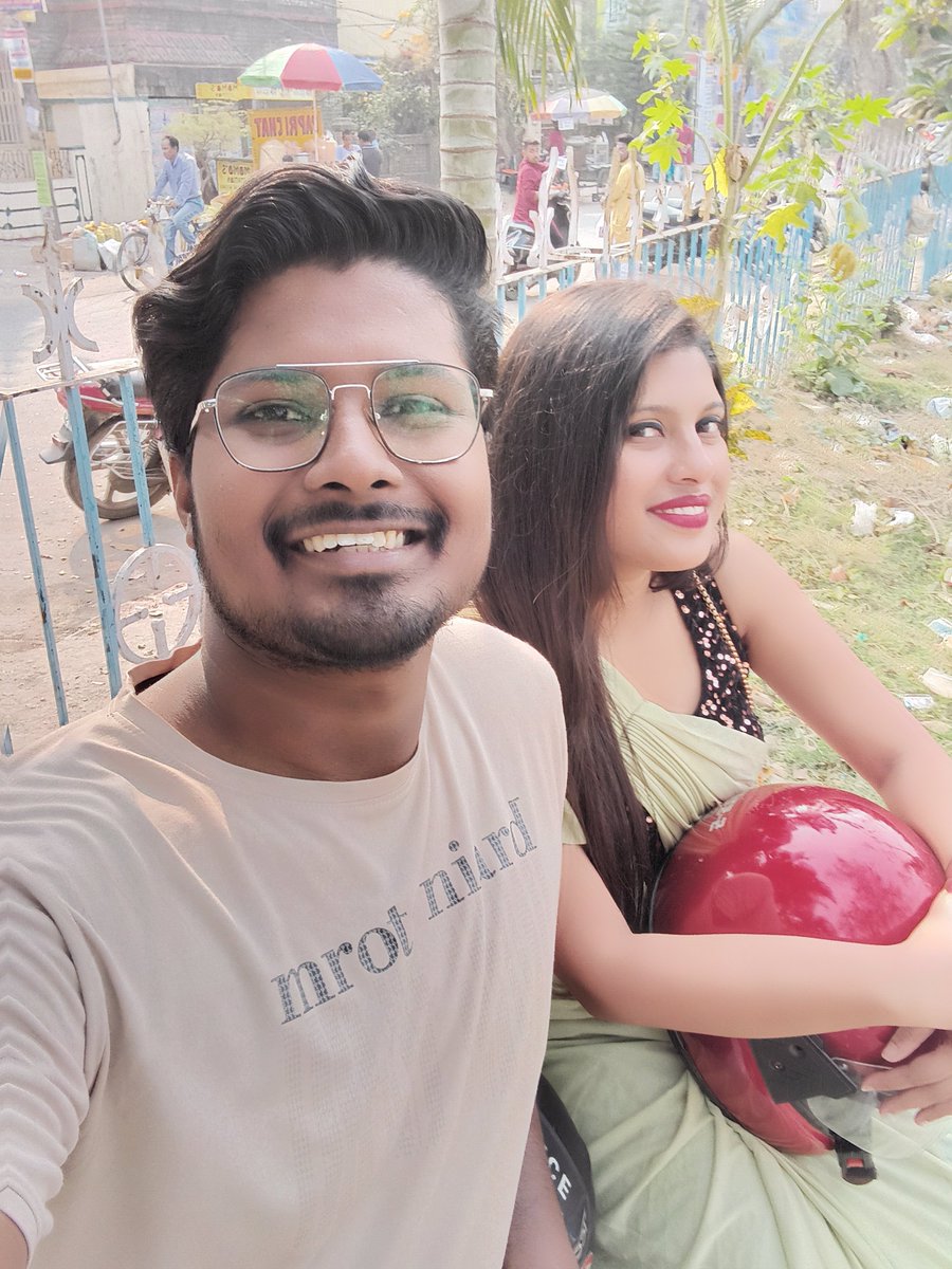 IbtisumH's tweet photo. I hope that 10 years from now, we still be friends and every single one of us will be successful in life ❤️🩷🧡💛💚

#happyfriendshipday https://t.co/Jn9Azh2gDS