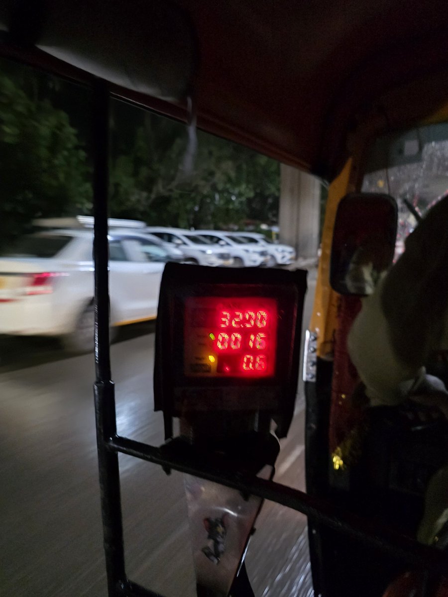 RaviSChauhan's tweet photo. It is exactly 23.41PM now, this auto shows it is 00.16AM, already on night fare. Is this fare? Dunno. Is this a scam? That is for @MTPHereToHelp to find out. How many people are getting scammed like this, who knows. Right @MTPHereToHelp ? https://t.co/FeDmzixtOQ