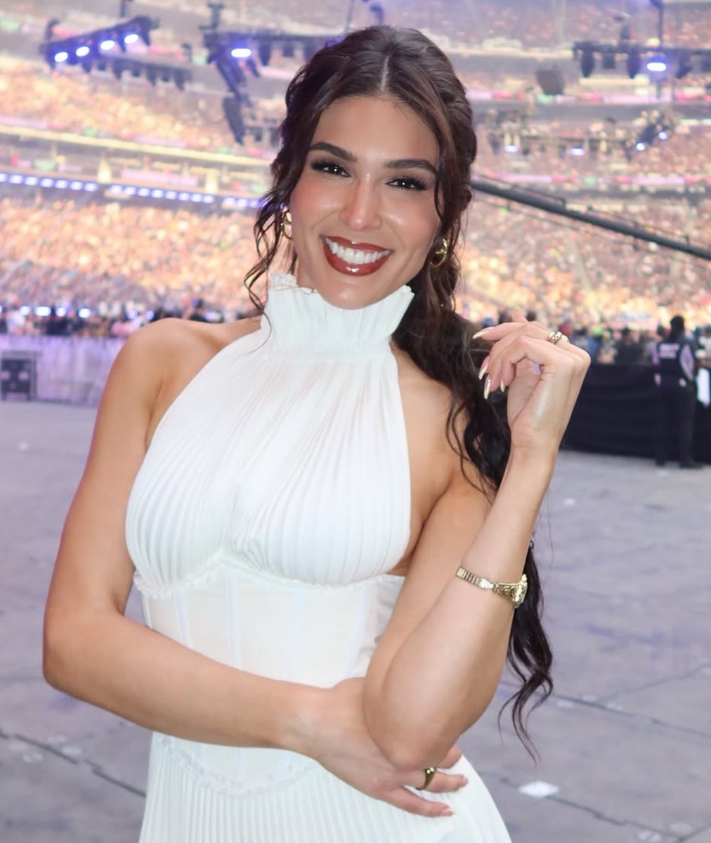 WrestlingWCC's tweet photo. Cathy Kelley showed up to Blake Monroe’s meet and greet 😭

“I waited in the longest line for this” https://t.co/4wmnh5DUIl