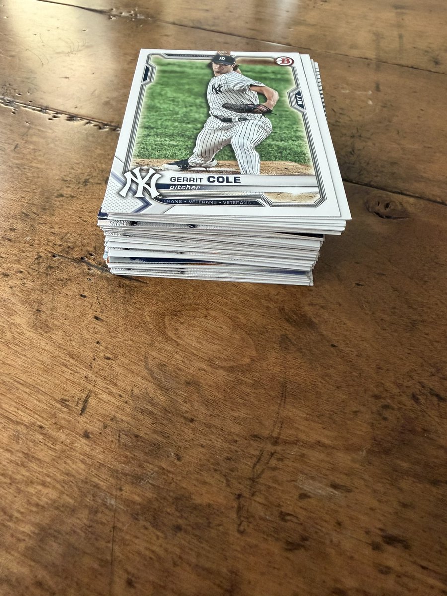 BlakesCards42's tweet photo. ⚾️Yankees Team Lot – $15 Shipped OBO⚾️ 

60-card New York Yankees team lot featuring no duplicates. Every card shown is included.

📦 $15 shipped
💵 PayPal G&amp;S
🤝 Open to offers
📬 Ships securely with tracking
📸 You will receive the exact cards pictured. Happy to bundle! https://t.co/FSuL3Zbzsk
