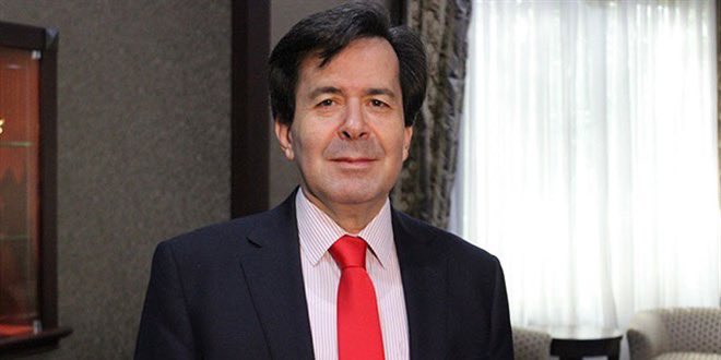 AcansHaber's tweet photo. Uluslararası İlişkiler Profesörü Hasan Ünal:

“Öcalan güzellemeleri öyle bir noktaya geldi ki, artık haberleri kusmadan okumak zorlaştı. 

Dünya siyasi tarihinde büyük bir savaşta yenilip her karış toprağı işgal edilmeyen hiçbir devletin bu hallere düştüğüne/düşürüldüğüne dair bir şey okumadım. 

Sahi biz hangi savaşı kaybettik de bütün bunlar oluyor?”
@hasanunal1920