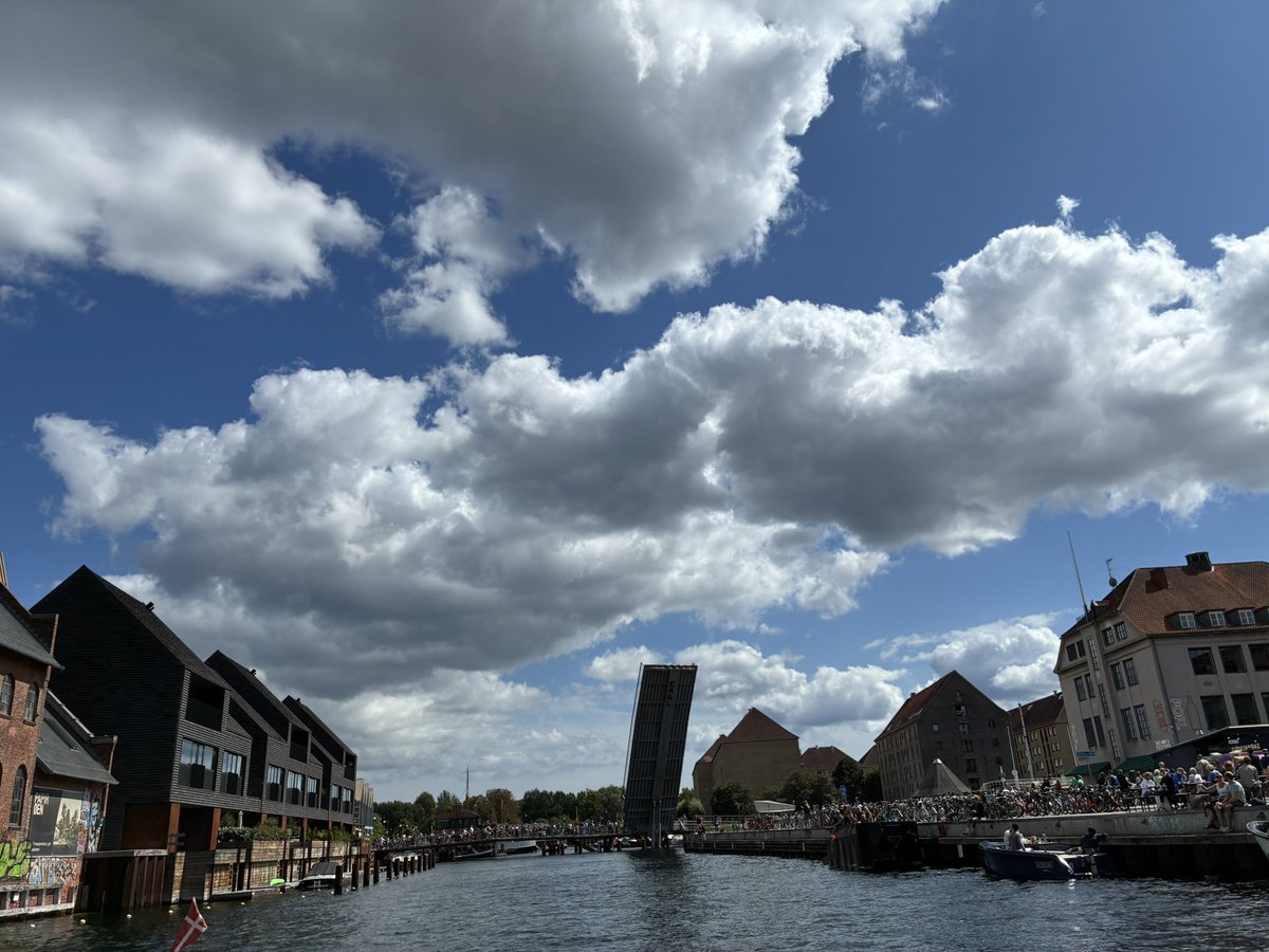 lyricandepic's tweet photo. Highlights from a blue, green, and lovely city tour in Copenhagen ... 📷🚤 https://t.co/mNYeQjww78