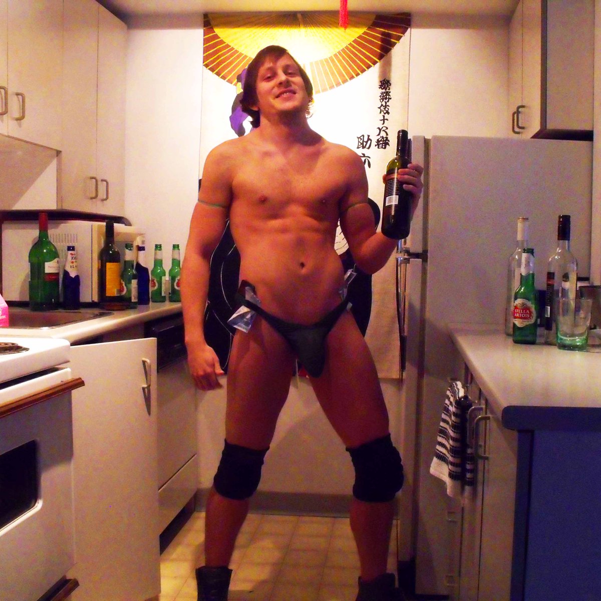 xXx_DNasty_xXx's tweet photo. First time stripping when I turned 18 🤑
#malestripper #magicmike #gogodancer #gogoboy #gogoboys #manthong #thongmen #thongman #hung https://t.co/Y8RS9PhMmA