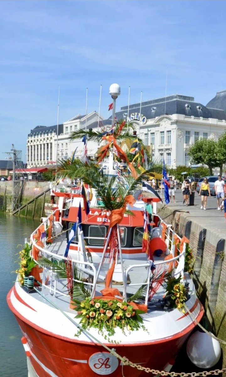 CadeiaCarole's tweet photo. Fête de la mer à Trouville-sur-mer https://t.co/IPniau7rmF