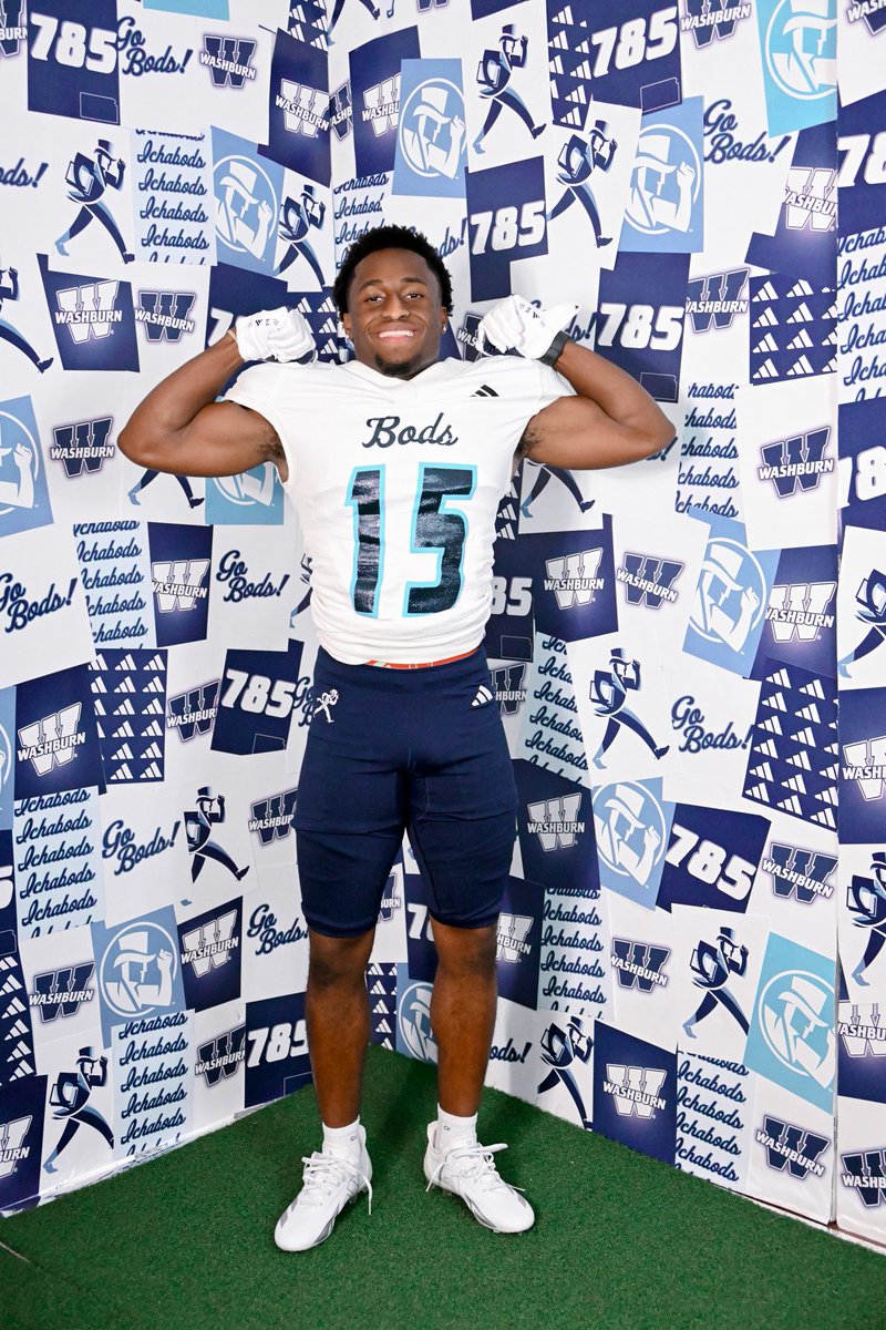 Trent3Thomas_'s tweet photo. Blessed to have spent the weekend on my Official Visit at @IchabodFTBL ! Thank you to the entire coaching staff.@CoachNellyV @CoachSharpWU @Dane_Simoneau @CoachKRHarrison @_dsouthall @coachqriley @SC_BulldogFB https://t.co/f13Do6gudn