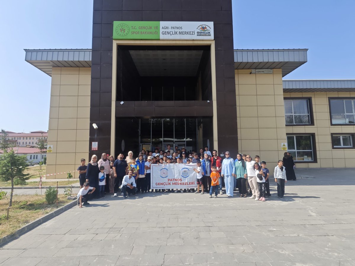 PatnosGM's tweet photo. Valiliğimiz himaye ve koordinesinde, Taşlıçay Kaymakamlığımız tarafından düzenlenen Balık Gölü Şenliğine Gençlik Merkezimiz de Antrenörlerimiz gönüllü gençlerimiz ile birlikte doğanın eşsiz güzelliği ile kültürel değerlerimizi aynı atmosferde buluştuk.

@oa_bak @gencliksporbak https://t.co/PEfO4AWdVW