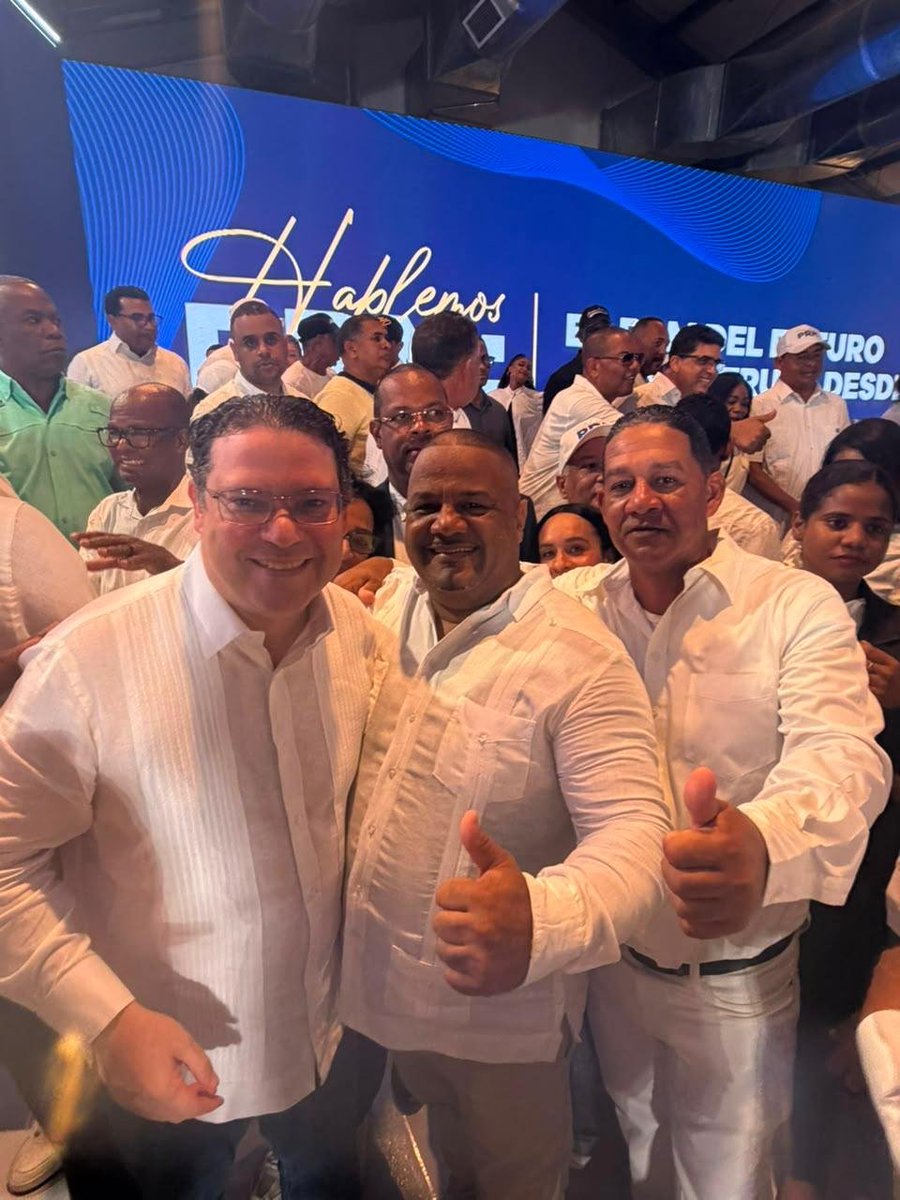 noelia_lopezdlc's tweet photo. Cuando tu gente te busca se acerca a ti, y tu calidez lo atrae, entonces la frase hacerse oir tiene sentido, y decir #HablemosPRM tiene efecto positivo, aqui hay líderes que son permanente en su proposito @SanzLovaton @GloriaReyesG @SimonXRodriguez https://t.co/vZfr9Xmh30