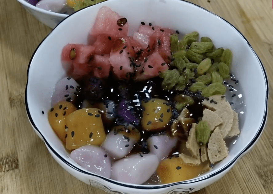 kkg9231's tweet photo. [藏在老巷里的手工冰粉！花生碎和红糖水给得超足，一口下去凉到天灵盖，夏天的快乐这不就来了]， https://t.co/Tz0XLi2Z8b