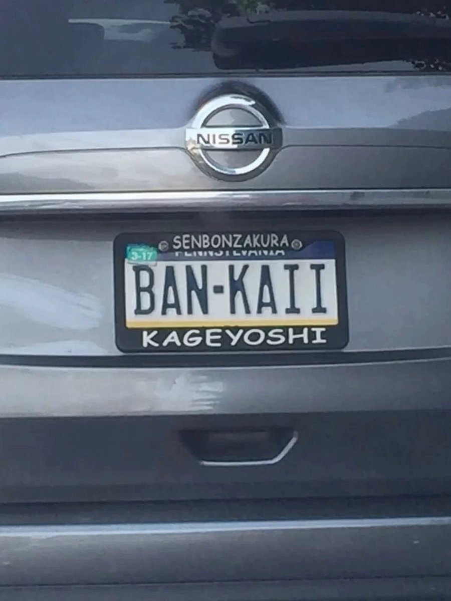 walkingflex_'s tweet photo. Byakuya’s car?? 😭😭 https://t.co/6WUIoLoHg6