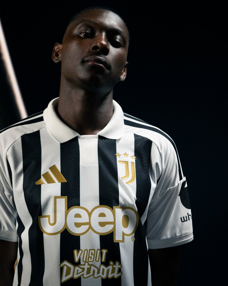 juventusfc's tweet photo. Buona serata 📸⚪️⚫️ https://t.co/usquj3ukHO