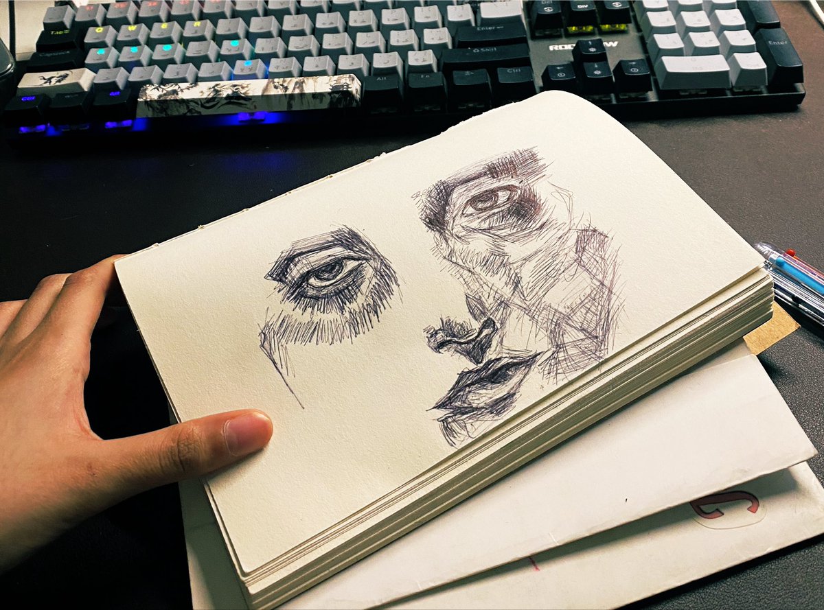 Acc_thinker's tweet photo. طفشت في نص الرسمة وقررت اسحب عليها https://t.co/qFIQY2oPIh