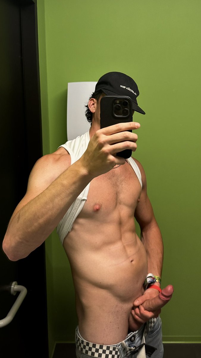 jaydenshredwell's tweet photo. i know u want to choke on it 

#jock #gymbro https://t.co/zFFQG5GRr8