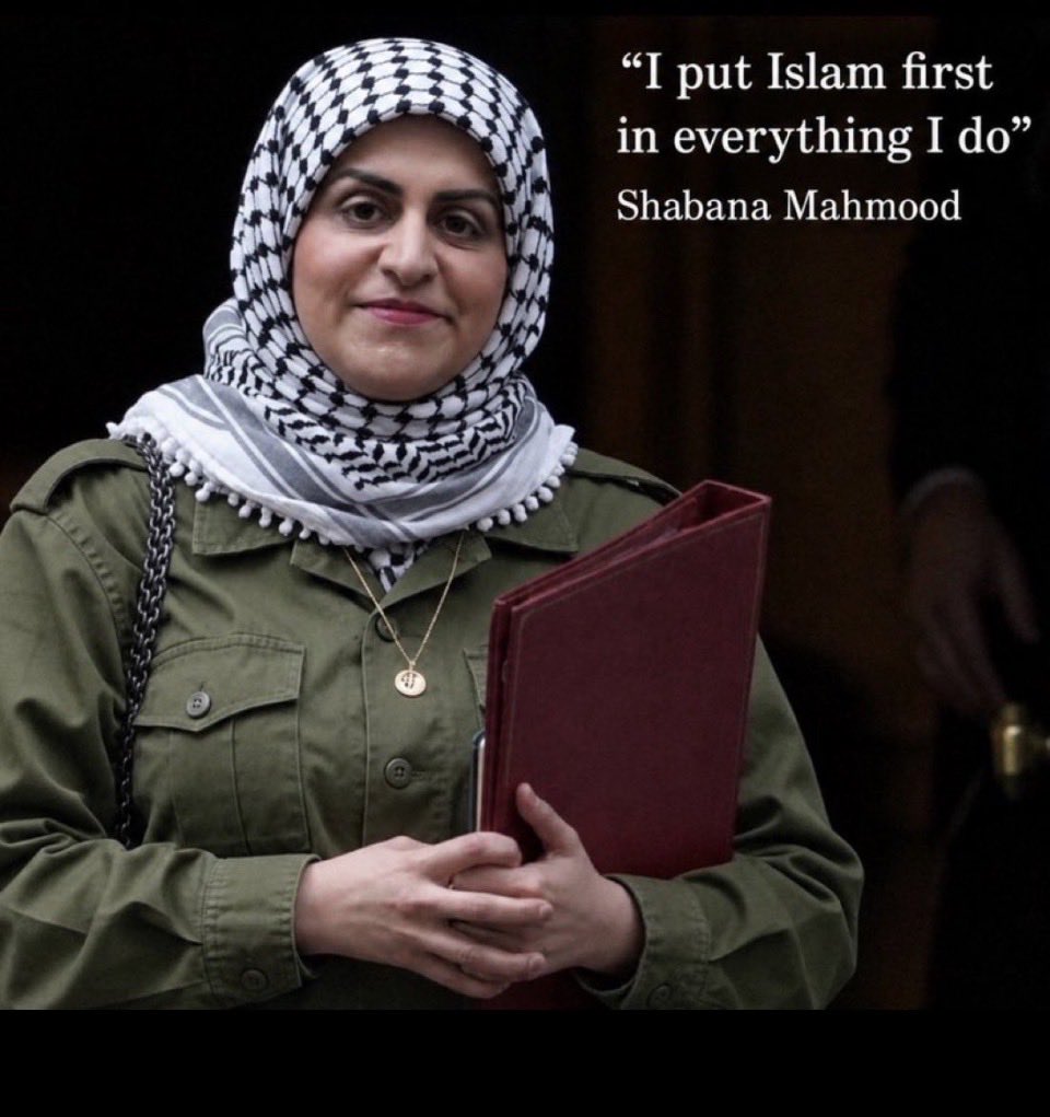 house_lad41501's tweet photo. @BasilTheGreat @MyleneWort72567 She’s the problem in the UK

WAKE UP 👊🏻🏴󠁧󠁢󠁥󠁮󠁧󠁿 https://t.co/SCg5cS7Dd0