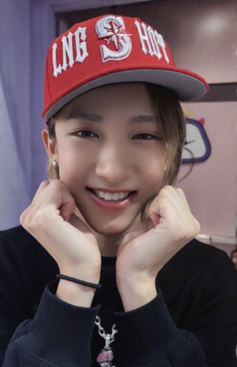 ramenohyul's tweet photo. 하루뒤

오우리형..미안해 우리 다시 사궈자
근데 형 잘못도 있지. 그 여자가 가슴골 본 건 맞아. 그건 내가 장담해 ㅎㅎ https://t.co/iUovOMhBwx