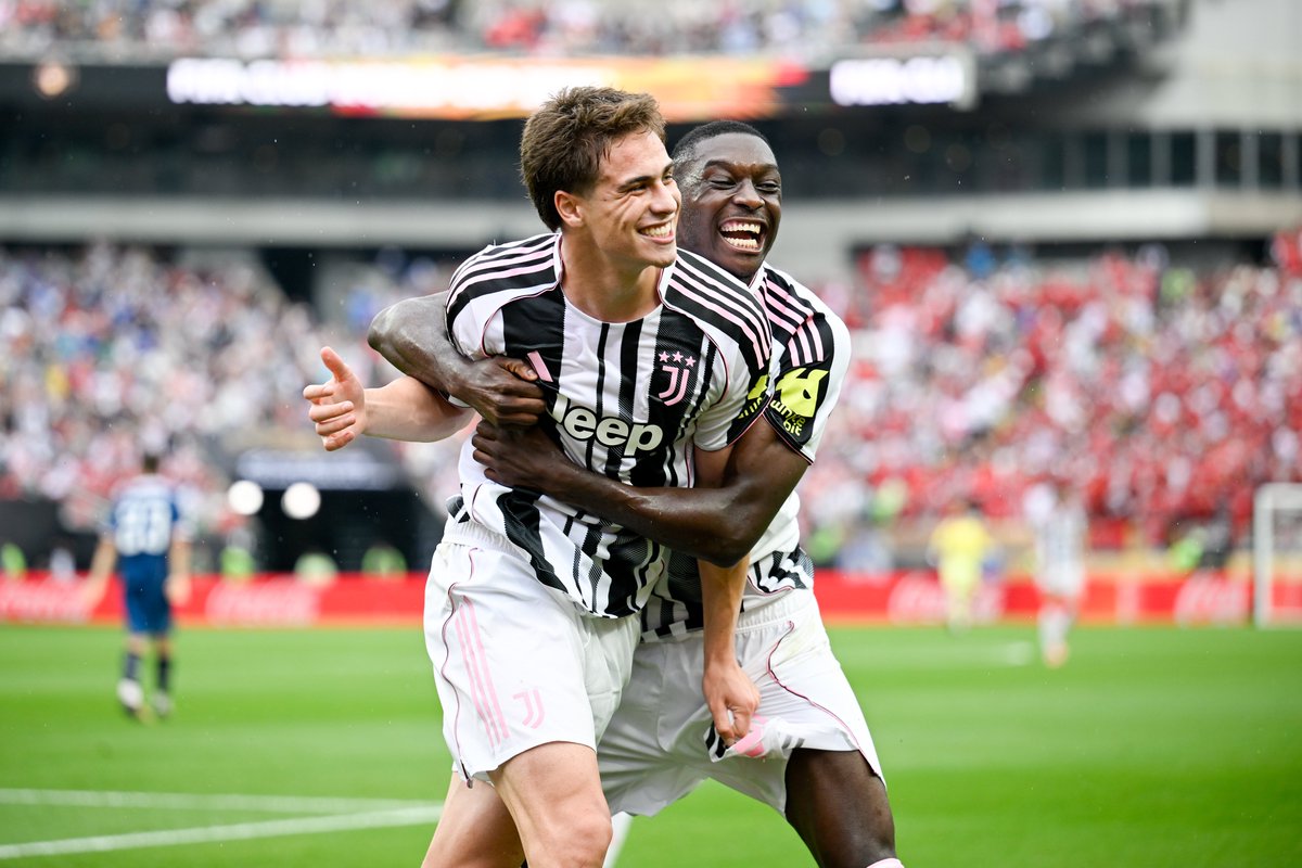 juventusfc's tweet photo. 🫂😊 https://t.co/wEcS8k8KzT