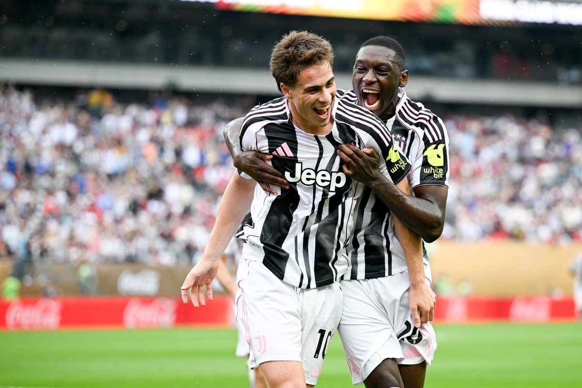 juventusfc's tweet photo. 🫂😊 https://t.co/wEcS8k8KzT