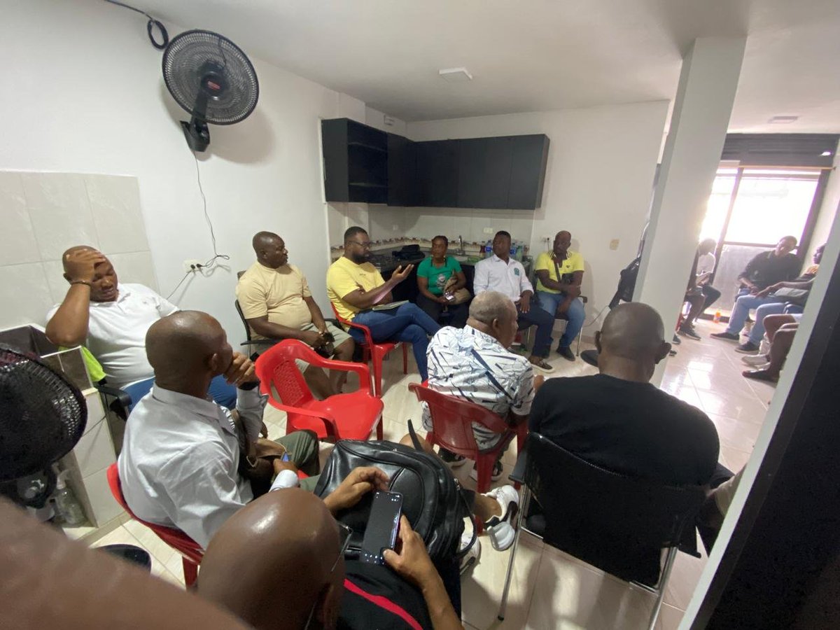 Superservicios's tweet photo. La Superservicios llevó a cabo una jornada pedagógica en la región de Medio Baudó, Chocó, orientada a fortalecer el rol de los ciudadanos como usuarios informados y a promover en el territorio el uso de los mecanismos de participación ciudadana. Este espacio de aprendizaje permitió acercar a la comunidad con las entidades, aportando al mejoramiento de la prestación de los servicios públicos domiciliarios. Iniciativas como esta, permiten a los territorios ser más participativos, informados y comprometidos con el control social.