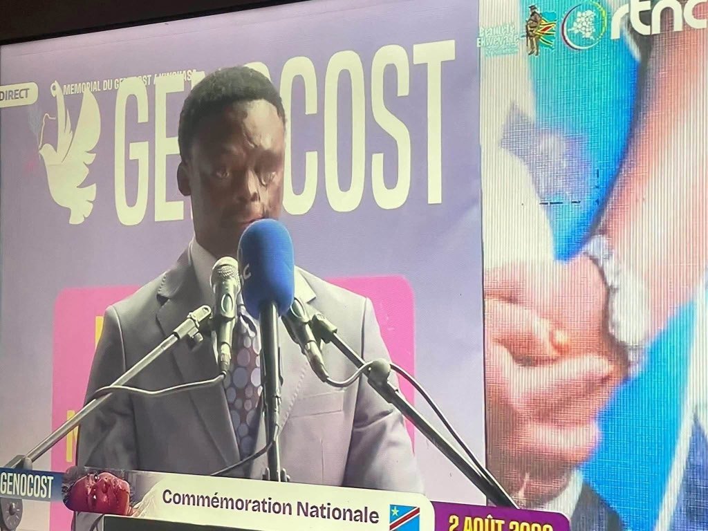 solangekamwya's tweet photo. Voici John ! Âgé de 29 ans, il est l’une des victimes de la guerre dans l’Est. A 5ans, il a commencé à expérimenter l’un des pires instants de sa vie.
Son témoignage a ému l’assistance et la première Dame  et la première ministre Judith SUMINWA n’a pas pu retenir leurs larmes😭. https://t.co/QSZoBIxRYg