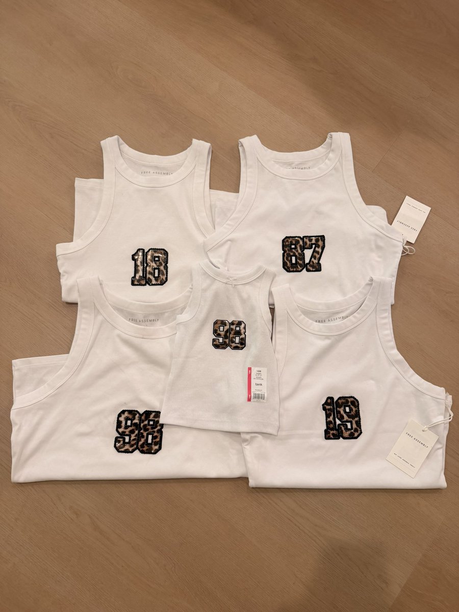 kalreg26's tweet photo. Jags fans! #duuuval 
Please follow my insta: @ hergamedaycloset where I make custom game day clothes! Would love your support <3 https://t.co/Z1vg2f7EQF