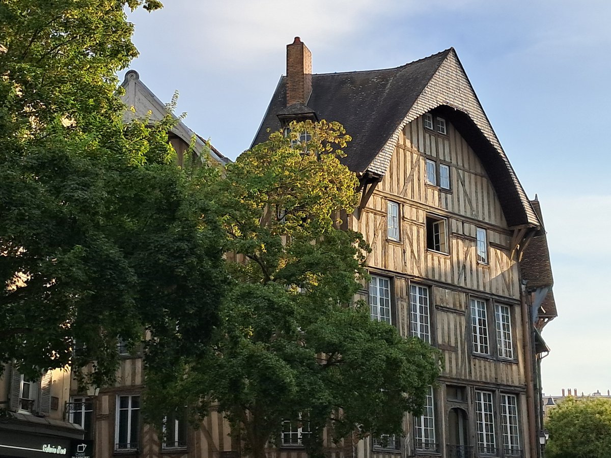 SteveRattier's tweet photo. @Ossuaire @VilledeMetz @stuttgart_stadt @Porsche @MercedesBenz @Audi @BMW Ville de Troyes https://t.co/KjCKTBG0ti