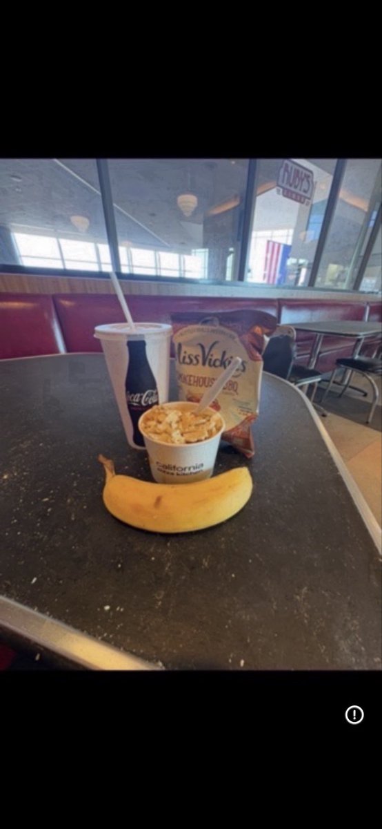 carson_louis's tweet photo. Break time tortilla soup 🍜, miss vickys bbq 🍗 chips , banana 🍌, and lemonade ice 🧊 tea 🍵 yummy 😋 nom nom 🤤 nom #tortillasoup #missvickysbbqchips #banana #lemonadeicetea #yummynomnomnom #food_is_good09 #saverorysummerrings #amsrmutbangfood #nextlevelchef👨‍🍳 https://t.co/fJoo7l0PqO