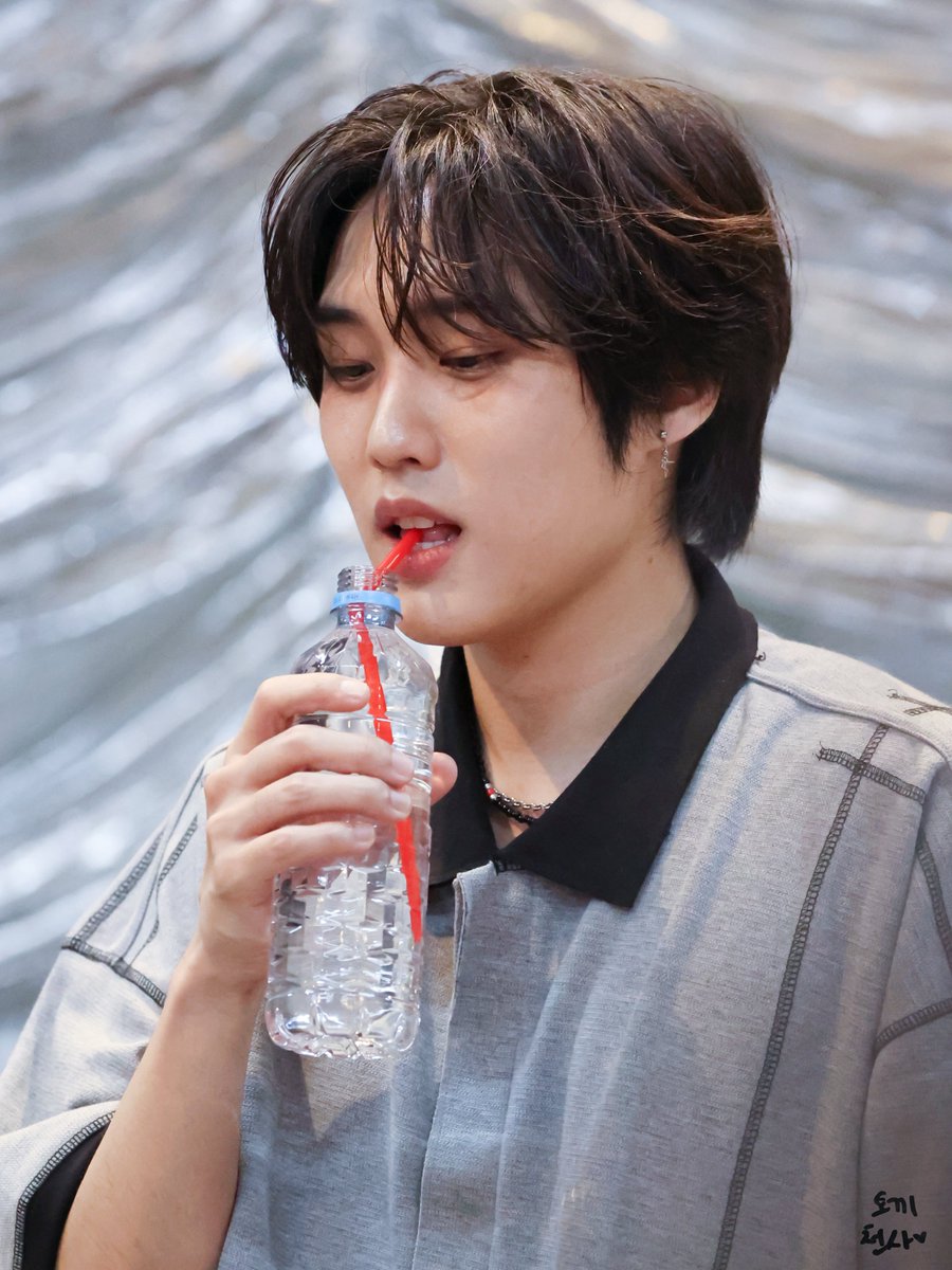 jacobcob97's tweet photo. 260802 멋있는 것 같기도 하고 아기 같기도 해요ㅋㅋㅋ
#더보이즈 #JACOB  #ジェイコブ #제이콥 #배준영 https://t.co/FVDXlQbu3B