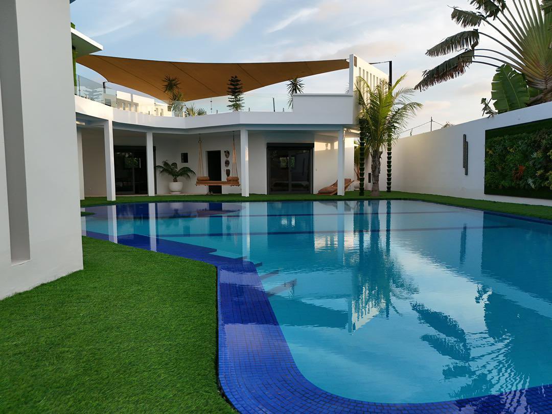 BusinessGalsen's tweet photo. Une très belle maison à vendre à warang sur la Petite Côte sur la route de joal Surface habitable 480M2
 terrain 1200M2
2 chambres 45M2 chacune douche italienne, toilette et dressing chacune 
1 suite parentale 75M2 douche italienne baignoire toulette double dressing 
Panneau solaire pour la maison + pour la piscine 
Gestion des eaux de pluie diriger vers le puit pas d’eau qui reste 
350M2 de terrasses 
Piscine et débordement solaire 
Cascade d’eau 
Garage 2 voitures 
Batterie lithium 
Prix : 350 millions fra cfa

CONTACTS :
galsenbusiness@yahoo.com 
galsenbusiness@outlook.com
Téléphone & whatsapp (+221)773052217