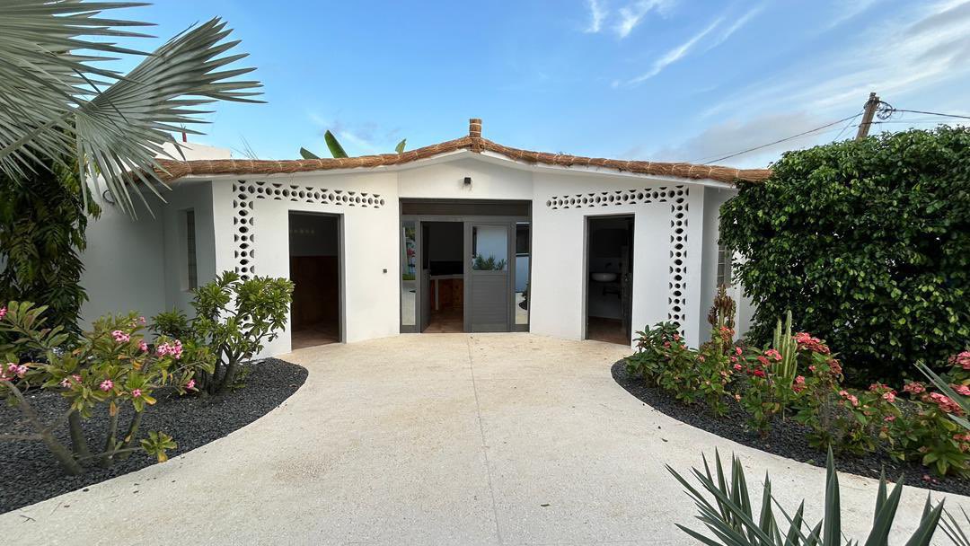 BusinessGalsen's tweet photo. Une très belle maison à vendre à warang sur la Petite Côte sur la route de joal Surface habitable 480M2
 terrain 1200M2
2 chambres 45M2 chacune douche italienne, toilette et dressing chacune 
1 suite parentale 75M2 douche italienne baignoire toulette double dressing 
Panneau solaire pour la maison + pour la piscine 
Gestion des eaux de pluie diriger vers le puit pas d’eau qui reste 
350M2 de terrasses 
Piscine et débordement solaire 
Cascade d’eau 
Garage 2 voitures 
Batterie lithium 
Prix : 350 millions fra cfa

CONTACTS :
galsenbusiness@yahoo.com 
galsenbusiness@outlook.com
Téléphone & whatsapp (+221)773052217