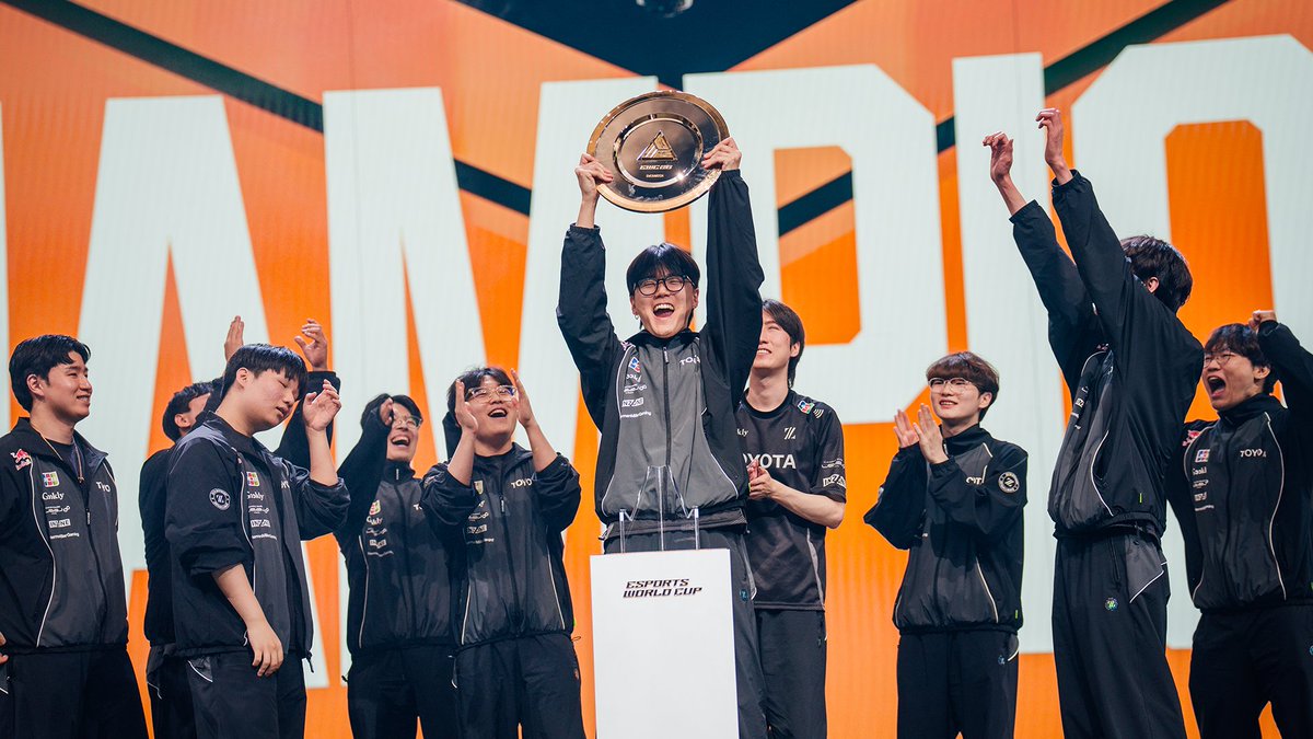 OW_Esports's tweet photo. These are the moments that make Overwatch esports 🥹

@zetadivision | #OWCSMSC https://t.co/XggCqKet6a