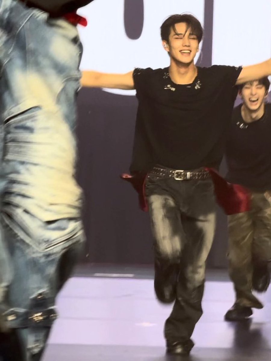intacik's tweet photo. he’s so happy im gonna cry https://t.co/Y4rTHIa63O