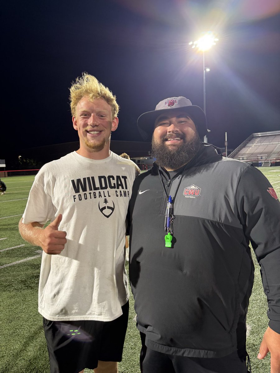 kellreardon19's tweet photo. Awesome getting on the field and talking with the coaches at Central Washington University this last weekend! Thank you for the invitation and hospitality. I had an absolute blast on campus! @Coach_Power @CoachKoopRich @Coach_J_Wafford @StinnToWin @CoachWolters https://t.co/TxL7ZoxKH9