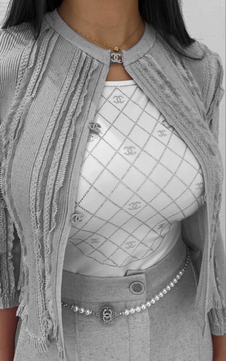 newalent's tweet photo. this Chanel sweater🫠 https://t.co/wHAGpFMEpZ