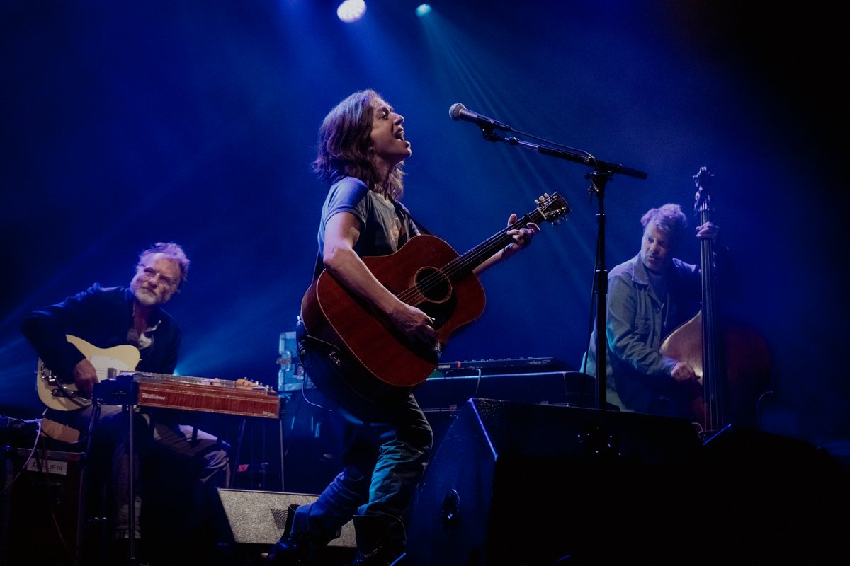anidifranco's tweet photo. we had a blast with you vancouver! thank you! now i remember why i love this job. https://t.co/aZhMGJZRrv