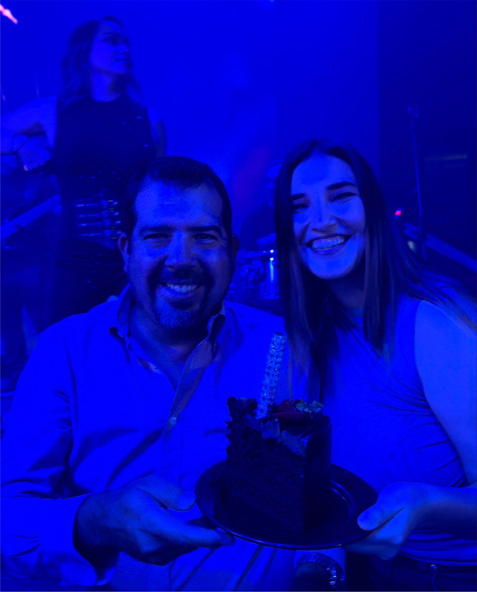JulietaLee3's tweet photo. Bendiciones, Leo season✨👑💋 con mi Tio nOOOO tiooo donde se sentó?😔 https://t.co/jJPo1Iq7io