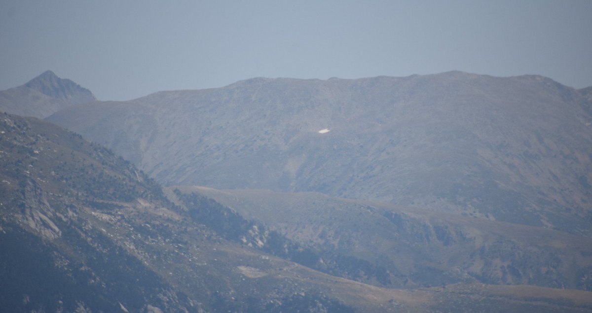BonsEnric's tweet photo. Desde el Puig Agudes encara podem veure dues congestes a 2 d'agost què amb aquestes calorades desbocades, encara resisteixen a desaparèixer. https://t.co/hHylK1opvx