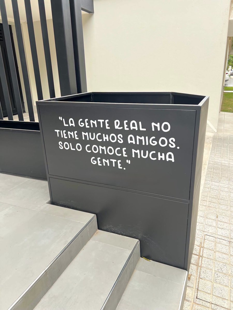 dilocondibujos_'s tweet photo. La gente real tiene poco pero buenos amigos. https://t.co/4B0Zitf2u1