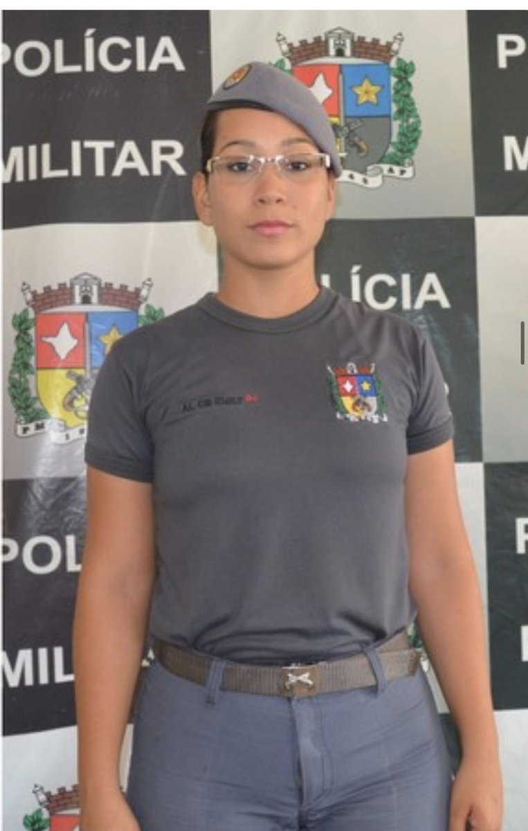 alynekaiser's tweet photo. Oito anos separam a morte da Cabo Emilly Miranda (2018) da jovem Emilly Darcky (2026). Nomes iguais, o mesmo mês, a mesma dor no Amapá. Mudam os executores, mas a raiz da violência e a posse masculina continuam tirando vidas. Até quando? 🖤 #Justiça #FeminicídioNão #Amapá https://t.co/keoKbhkv7i