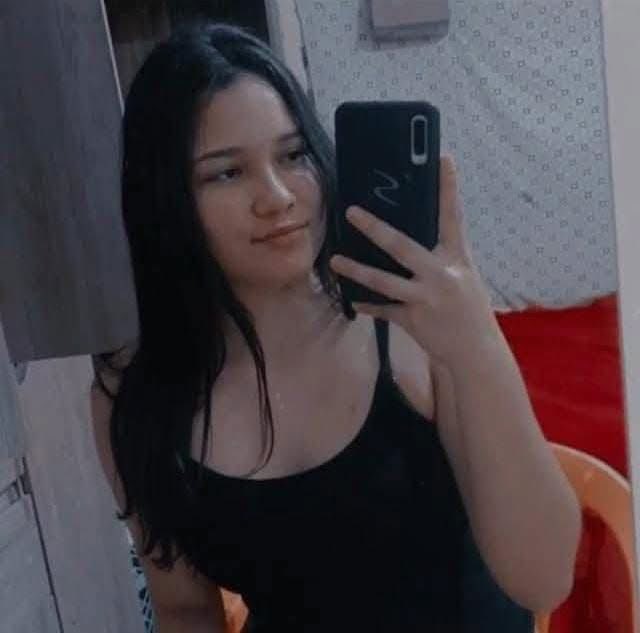 alynekaiser's tweet photo. Oito anos separam a morte da Cabo Emilly Miranda (2018) da jovem Emilly Darcky (2026). Nomes iguais, o mesmo mês, a mesma dor no Amapá. Mudam os executores, mas a raiz da violência e a posse masculina continuam tirando vidas. Até quando? 🖤 #Justiça #FeminicídioNão #Amapá https://t.co/keoKbhkv7i