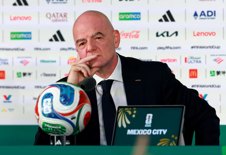 ReporteYa's tweet photo. #2Ago #FIFA #GianniInfantino #Fútbol
Un reporte reveló que Gianni Infantino habría elevado su remuneración anual de USD 4,8 millones a unos USD 64 millones si se aprobaba el proyecto FIFA Forward Enterprise, retirado tras el rechazo de varias confederaciones. – Infobae https://t.co/hP5eAQMXxF