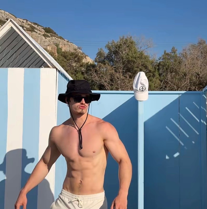 Bottom4ever4's tweet photo. Lazar Filipović izaziva opet🥵💦💦😍 https://t.co/EFoak3uGIX