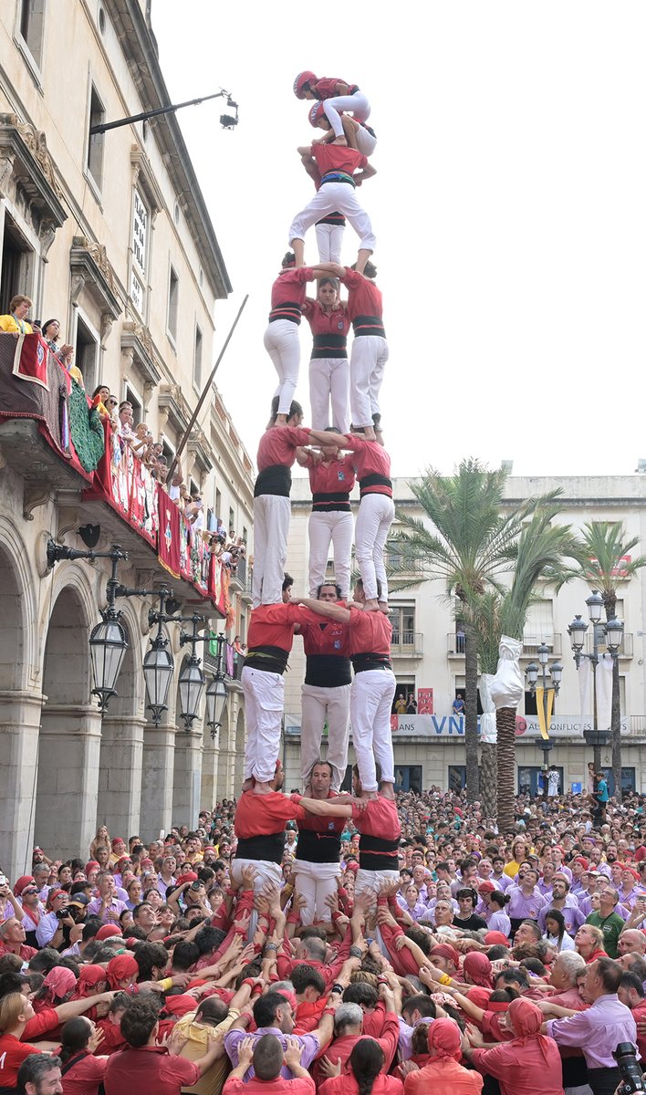 revistacastells's tweet photo. Crònica, resultats i vídeos del cap de setmana.
▶️ Un castell de 10, cinc gamma extra i diversos èxits de 8:
👉https://t.co/toQVf0OaZX
#castells #castellers https://t.co/IJiBBOecE9