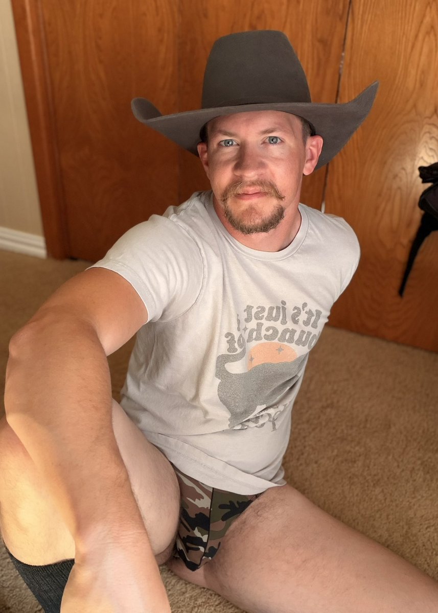 wtxcowboy's tweet photo. How bout we skip the niceties and suck my d*ck. https://t.co/1YS8IMoO0N