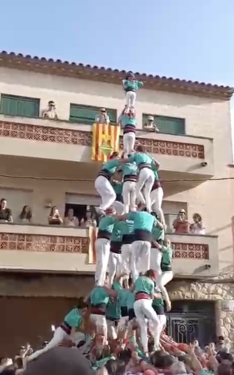 revistacastells's tweet photo. Crònica, resultats i vídeos del cap de setmana.
▶️ Un castell de 10, cinc gamma extra i diversos èxits de 8:
👉https://t.co/toQVf0OaZX
#castells #castellers https://t.co/IJiBBOecE9