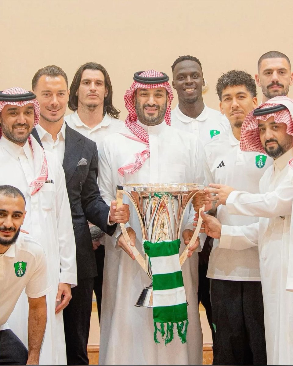 Miishvl's tweet photo. #Rui_Pedro_out 

متأكد لو أنه عارف العبث بالأهلي حالياً !
ماراح يرضى لأنه الفريق الوحيد "شرّفنا خارجياً"
+ مقبل على بطوله قاريه وتلعبها بأسم الوطن 

خصوصاً في أهم وقت .. 
لأنه قائِم على نهضتنا 🇸🇦🤍 https://t.co/T5pjOGYH4l