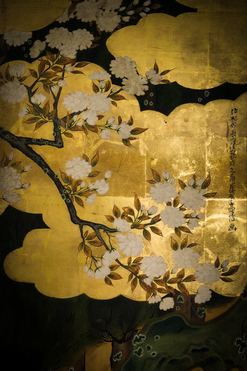 hoirstrck's tweet photo. Between the gold of Klimt and the quiet of a cafe, the day takes on the slow rhythm of an old melody, perfect for freezing time for just a moment. https://t.co/IcUm5O7oTT