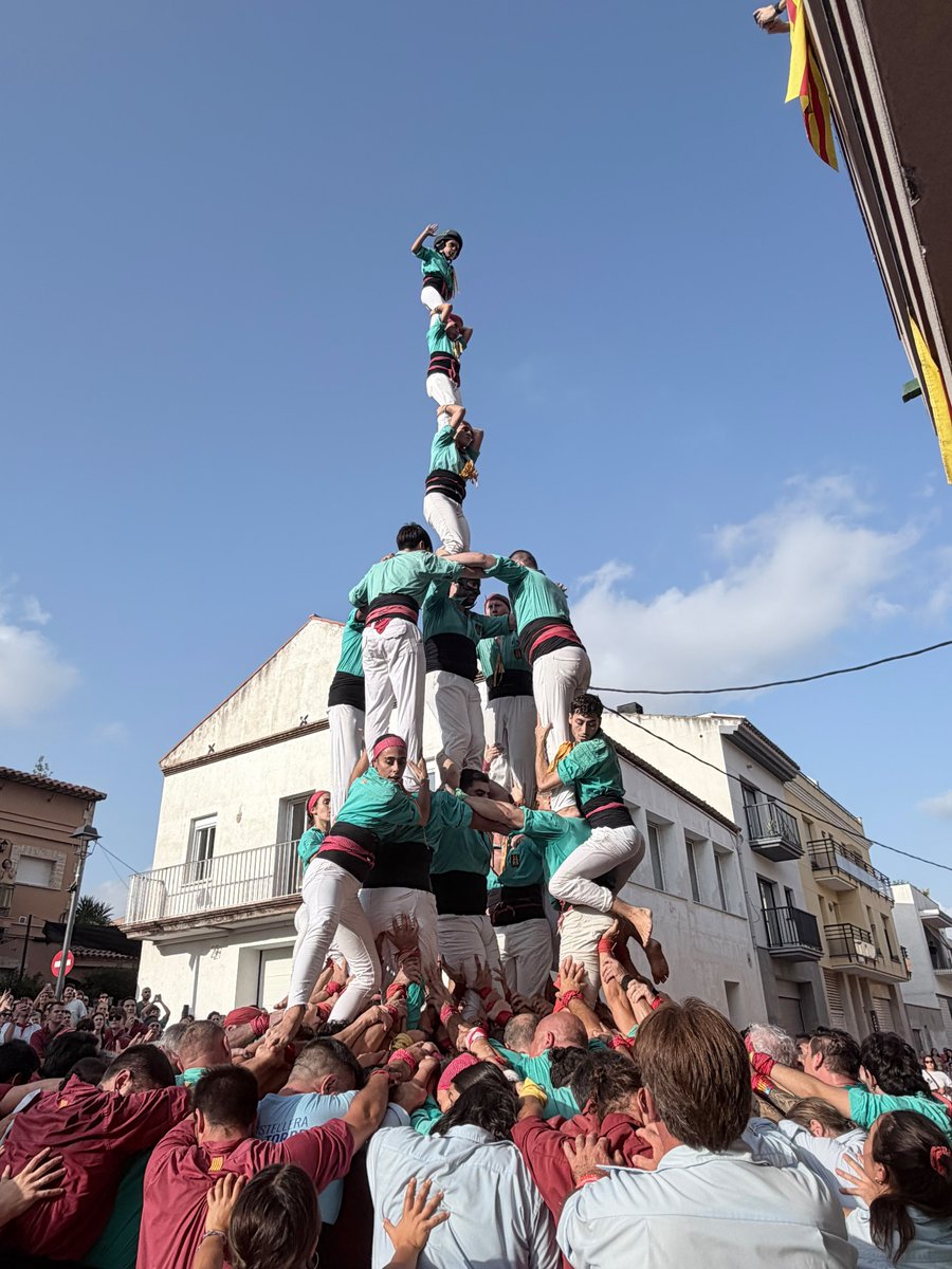 CCSPISP's tweet photo. Resum Diada FM Els Pallaresos:

🟢 3d8 x obrir plaça, 9è de la temporada 

🟢Estrena del 4d8a x treure'ns la calor

🟢 4d8 x tancar rondes i seguir sumant

🟢 Pd6 x tancar una diada inolvidable 

Amb l'agost, hem començat a obrir el ventall 

#castells #castelleres #castellers https://t.co/QEow5EIihF