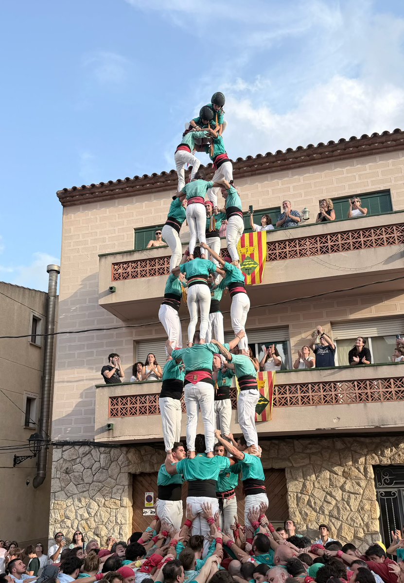 CCSPISP's tweet photo. Resum Diada FM Els Pallaresos:

🟢 3d8 x obrir plaça, 9è de la temporada 

🟢Estrena del 4d8a x treure'ns la calor

🟢 4d8 x tancar rondes i seguir sumant

🟢 Pd6 x tancar una diada inolvidable 

Amb l'agost, hem començat a obrir el ventall 

#castells #castelleres #castellers https://t.co/QEow5EIihF