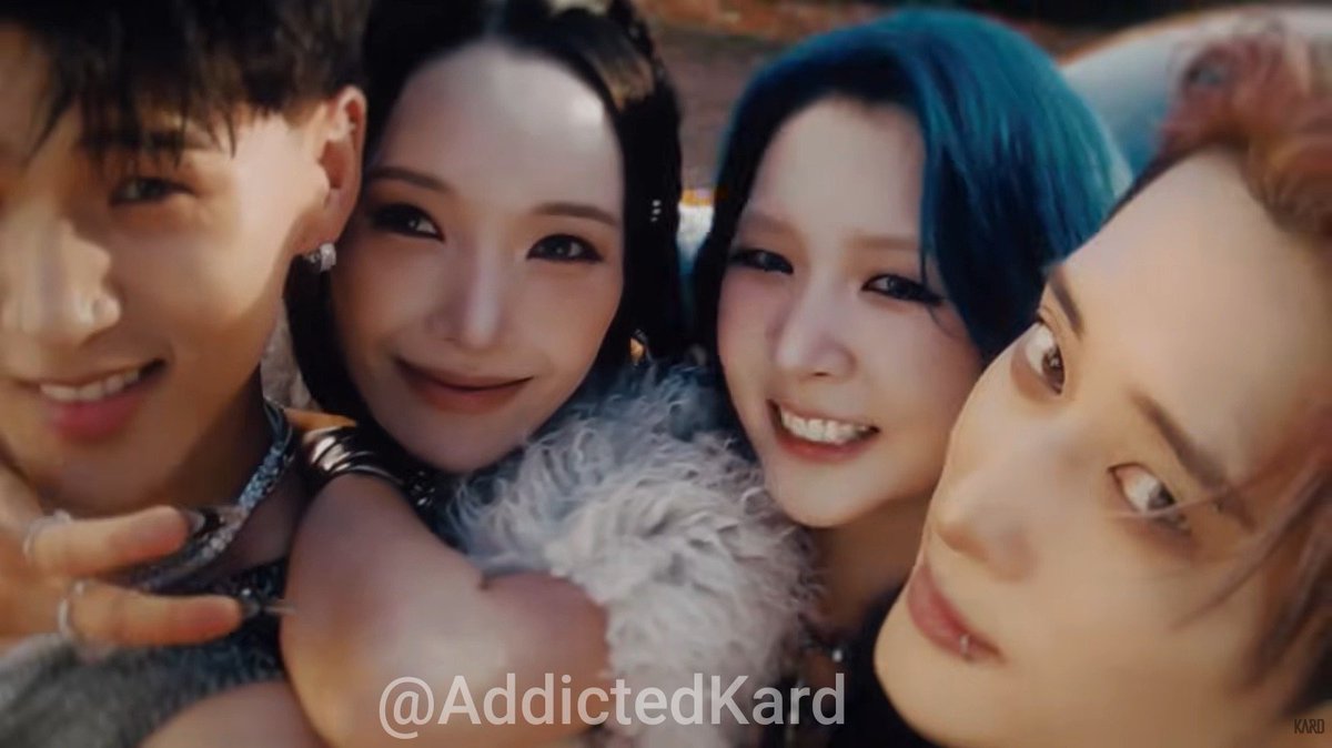 AddictedKard's tweet photo. this is my favorite part of the MV. I've always loved OT4 selfies, but this one has an even more special meaning, because they're telling everyone, this is us, we've built a family
#KARD #BackToLife #BackToLife_favoritecut https://t.co/3i54llk0mw