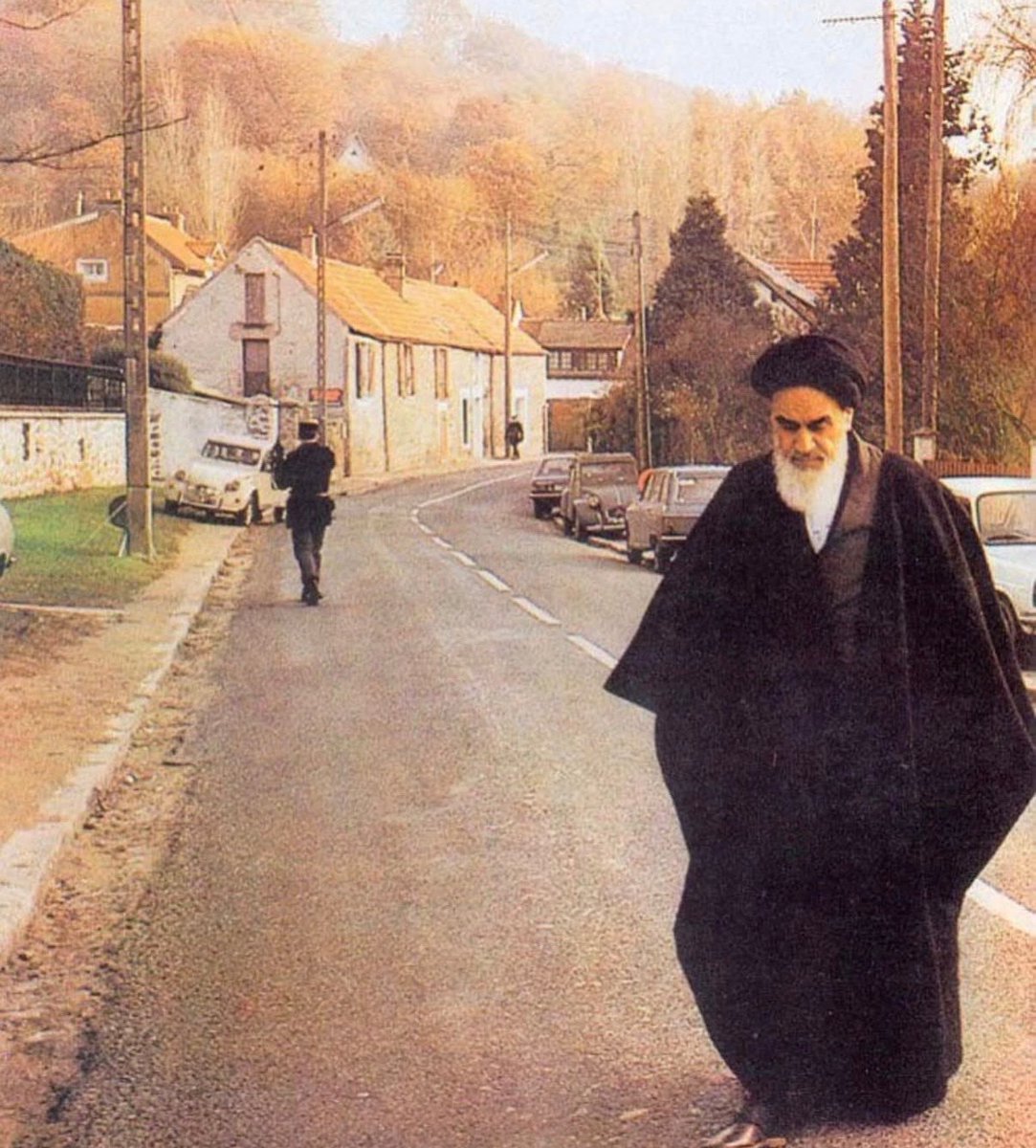 deylemdersim's tweet photo. Ayatollah Sayyet Khomeini, the future first Supreme Leader of Iran, photographed while living in exile in France in 1978. https://t.co/vLs41BCM4v